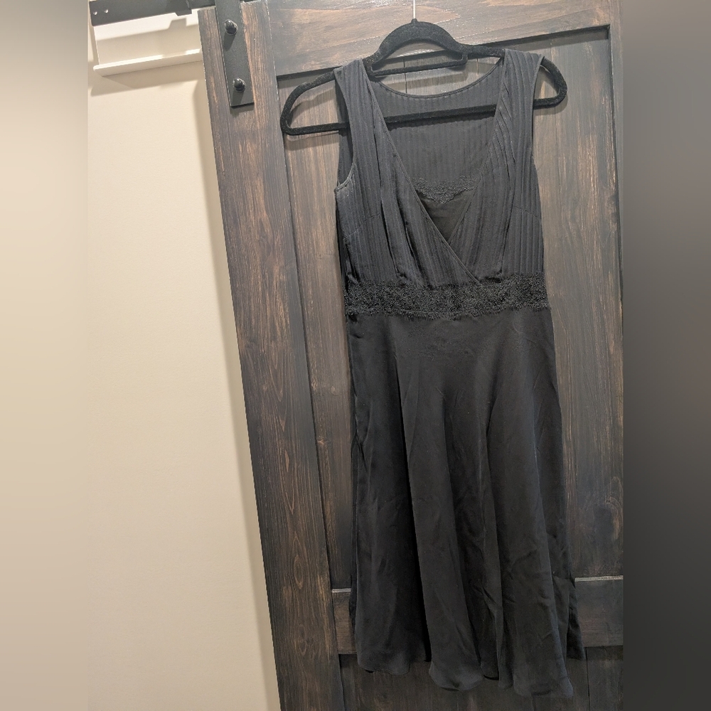 Ann Taylor Elegant Black Midi Dress with Lace Detail